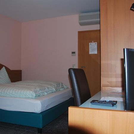 Hotel & Restaurant Garda Darmstadt Oda fotoğraf