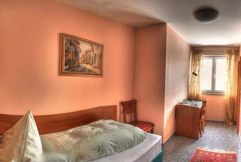 Hotel & Restaurant Garda Darmstadt Oda fotoğraf